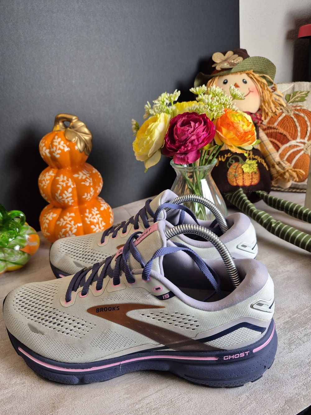 Brooks Ghost Women's Running Shoes - Light Gray with Pink Accents. Size 9.5